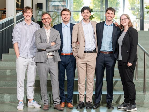From left to right: Lasse Sternemann, Prof. Mirko Cinchetti, Richard Leven, David Gutnikov, Michael Gutnikov, and Mira Arndt at the graduation ceremony on May 10, 2025.